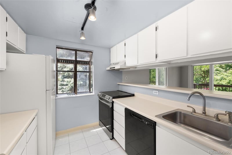 3083 Ursula Cir #201, Aurora, CO 80014
