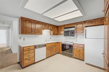 2868 S Heather Gardens Way #210, Aurora, CO 80014