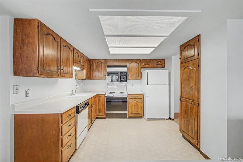 2868 Heather Gardens Way #210, Aurora, CO 80014