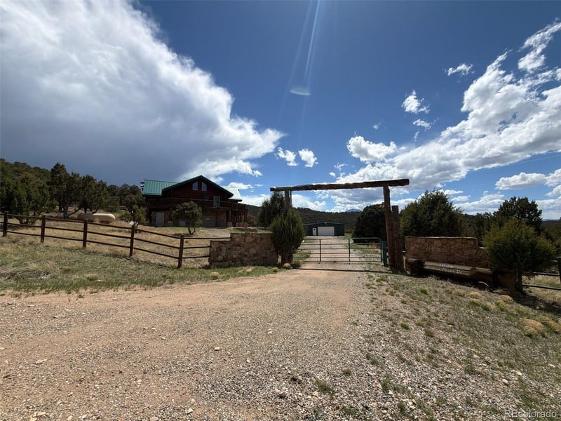 1035 Spanish Peaks Dr, Walsenburg, CO 81089