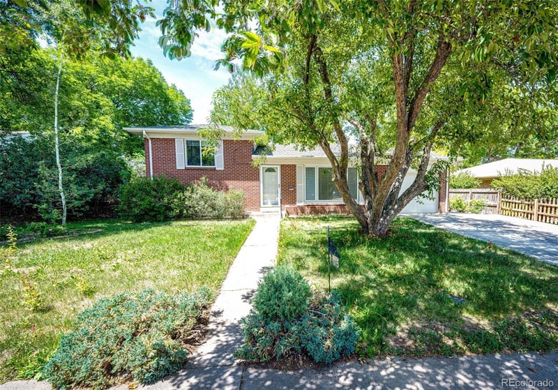 9015 4th Pl, Lakewood, CO 80226