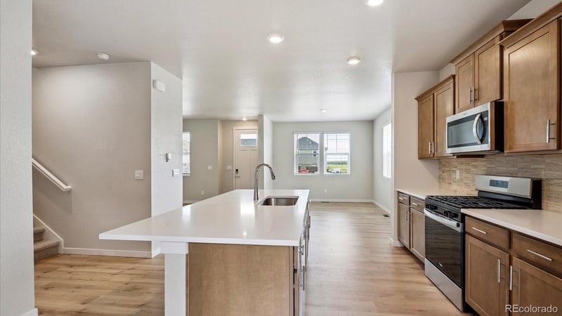 688 Ukraine St, Aurora, CO 80018
