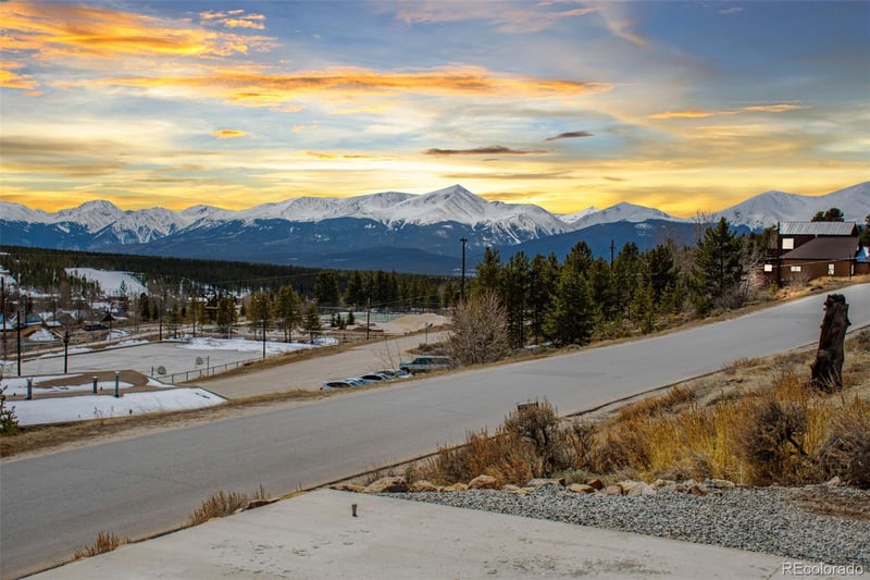428 6th St, Leadville, CO 80461