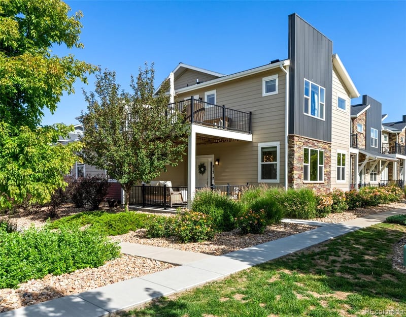 813 Grandview Mdws Dr, Longmont, CO 80503
