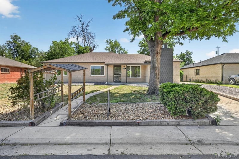 900 Quentin St, Aurora, CO 80011
