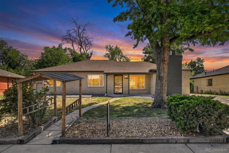 900 Quentin St, Aurora, CO 80011