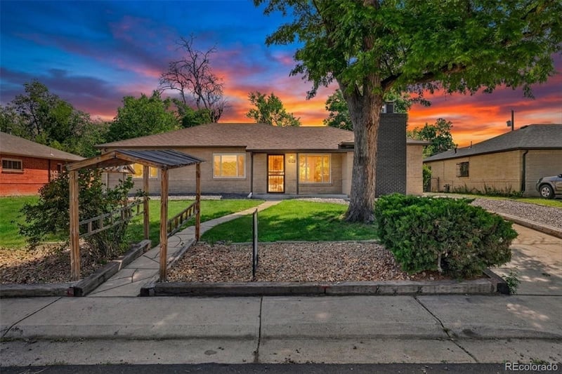 900 Quentin St, Aurora, CO 80011
