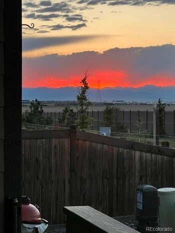 27571 E 7th Dr, Aurora, CO 80018