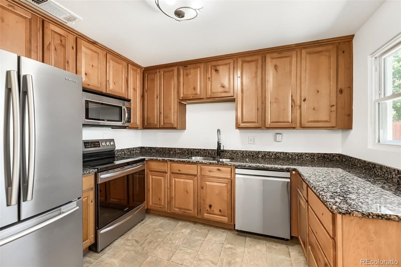 930 Victor St, Aurora, CO 80011
