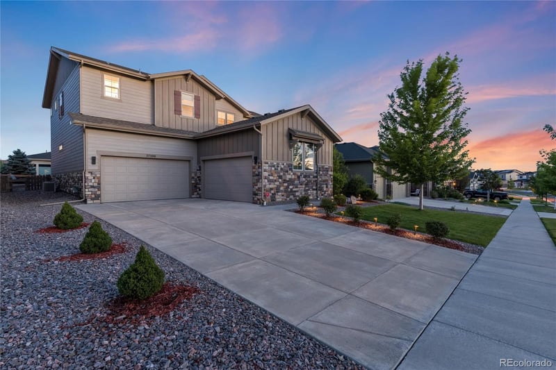 27500 E Lakeview Dr, Aurora, CO 80016