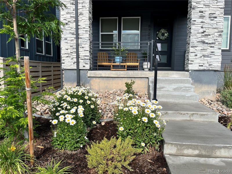8709 Middle Fork St, Littleton, CO 80125