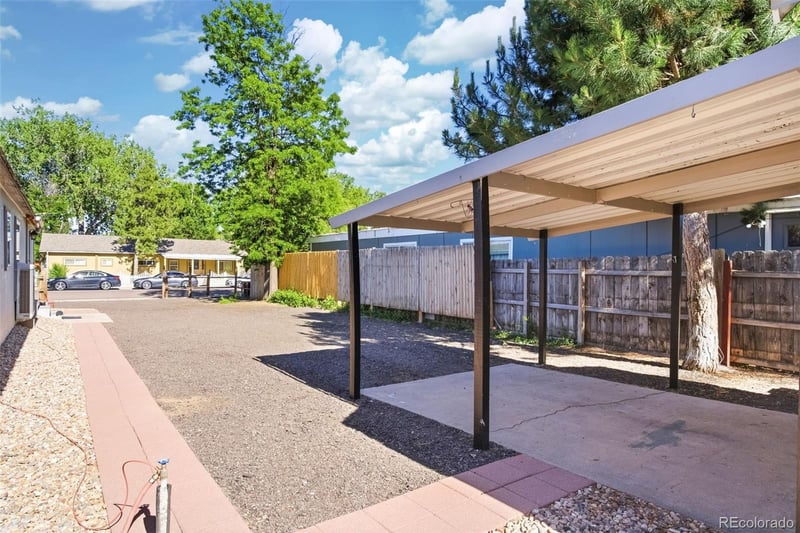 422 Willow Dr, Brighton, CO 80603