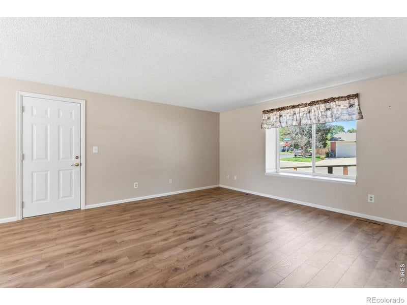1040 White Elm Dr, Loveland, CO 80538