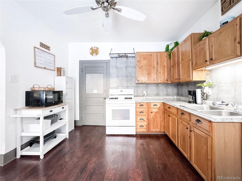 420 Vine St, Julesburg, CO 80737