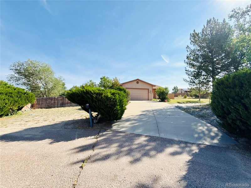 910 Elgin Ct, Pueblo, CO 81007