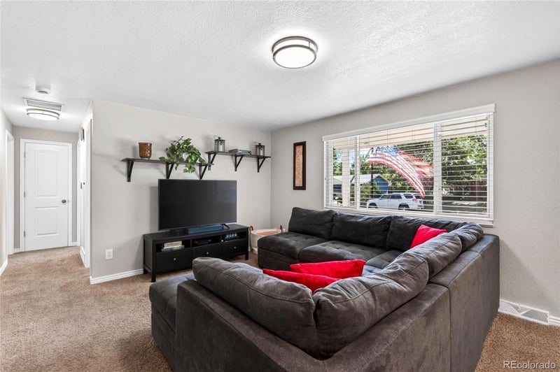 7513 Saulsbury St, Arvada, CO 80003