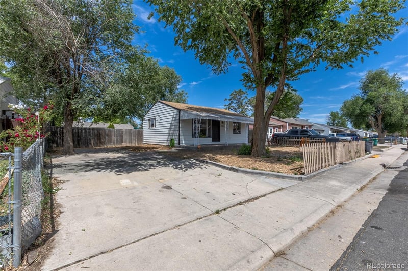 7855 Newport St, Commerce City, CO 80022