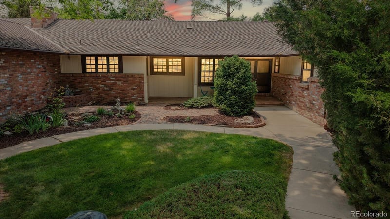 11 Robincrest Ln, Littleton, CO 80123