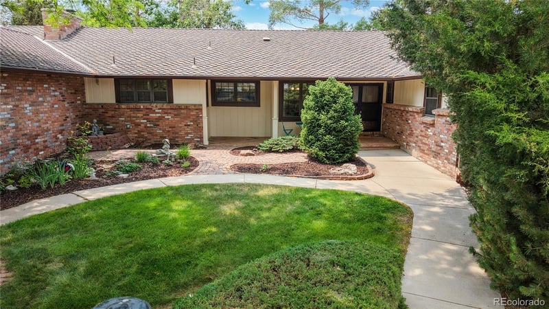 11 Robincrest Ln, Littleton, CO 80123