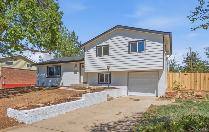672 Elkhart St, Aurora, CO 80011