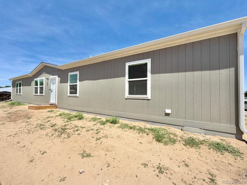 103 Beach Dr, Log Lane Village, CO 80705