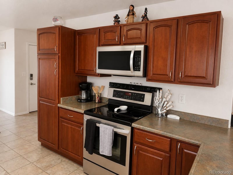 1975 Thrasher Ct, Pueblo, CO 81008
