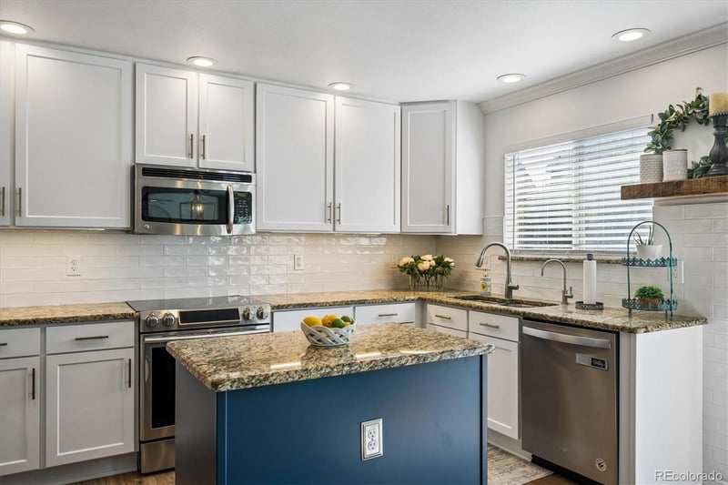9711 Moss Rose Cir, Highlands Ranch, CO 80129