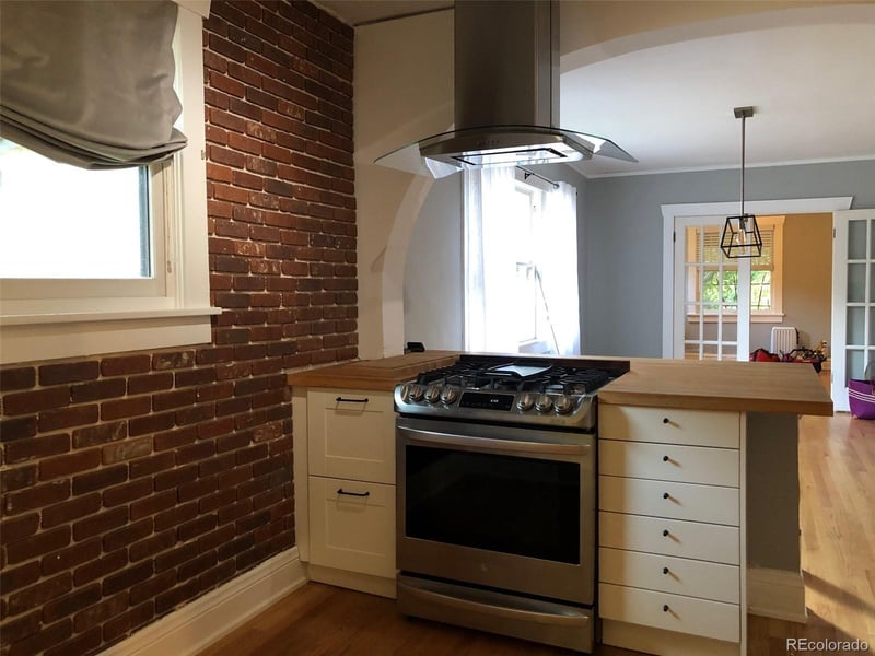 454 Franklin St, Denver, CO 80218