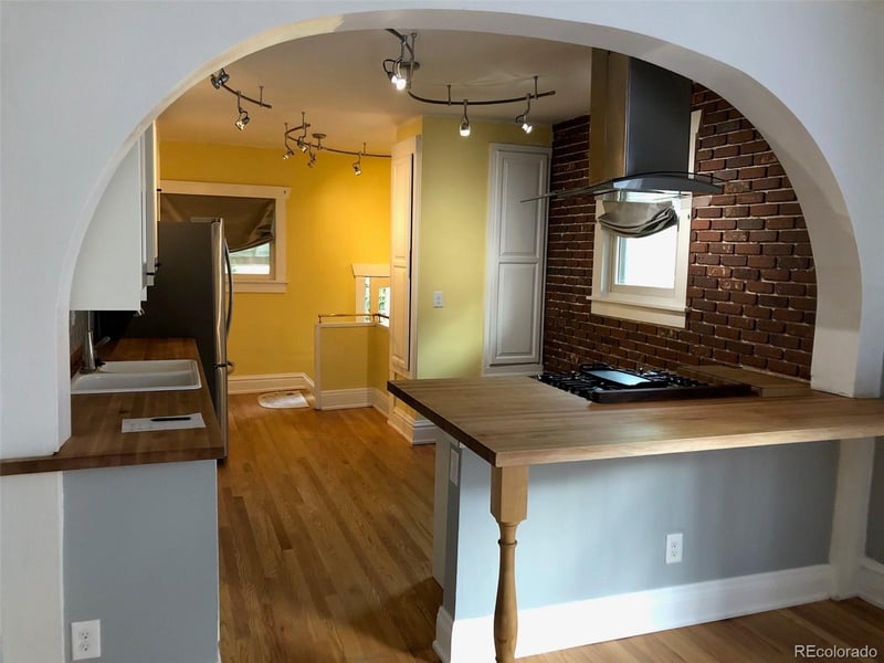 454 Franklin St, Denver, CO 80218