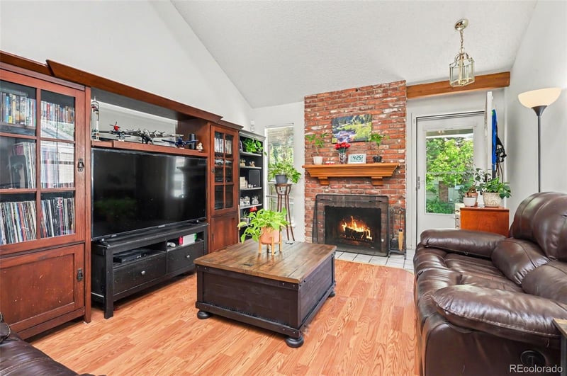 933 Evanston Cir, Aurora, CO 80012