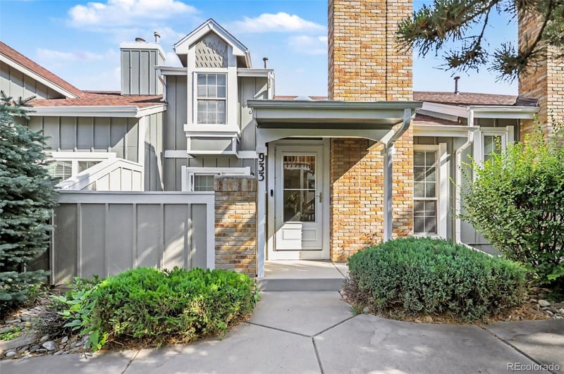 933 Evanston Cir, Aurora, CO 80012