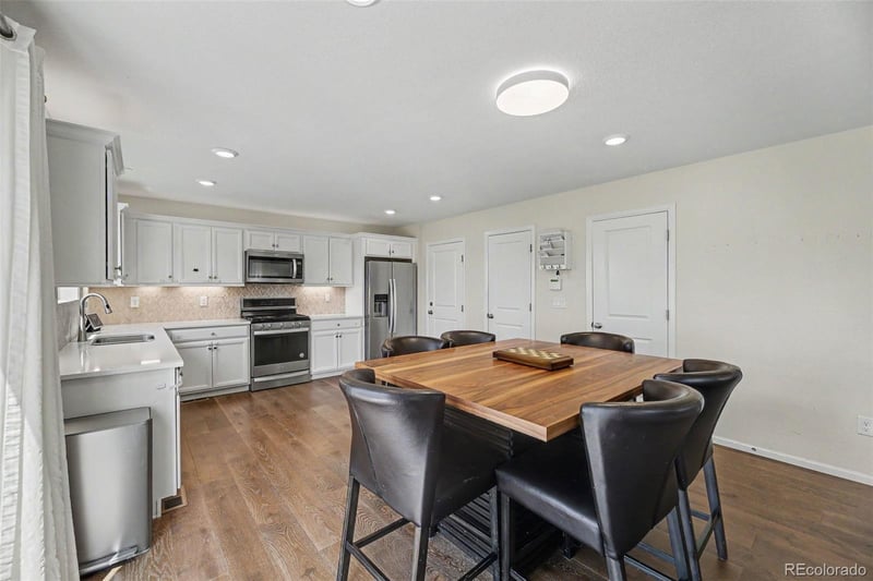 871 Waterloo Cir, Aurora, CO 80018