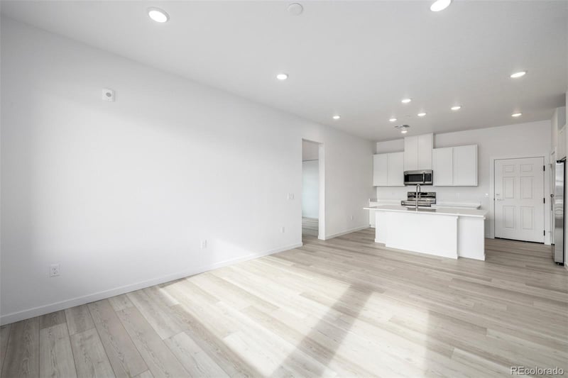 6153 Ceylon St #202, Aurora, CO 80019