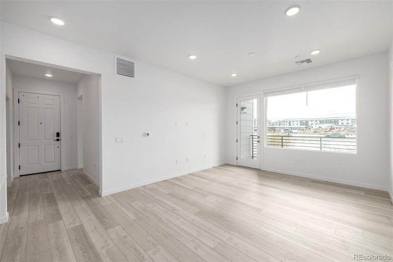 6153 Ceylon St #202, Aurora, CO 80019