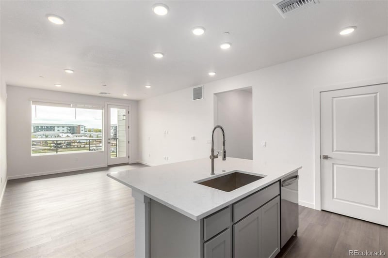 6153 Ceylon St #202, Aurora, CO 80019