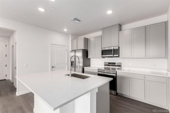 6153 N Ceylon St #202, Aurora, CO 80019