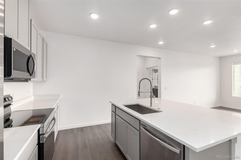 6153 Ceylon St #202, Aurora, CO 80019