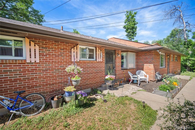 124 Cheyenne Rd, Colorado Springs, CO 80906