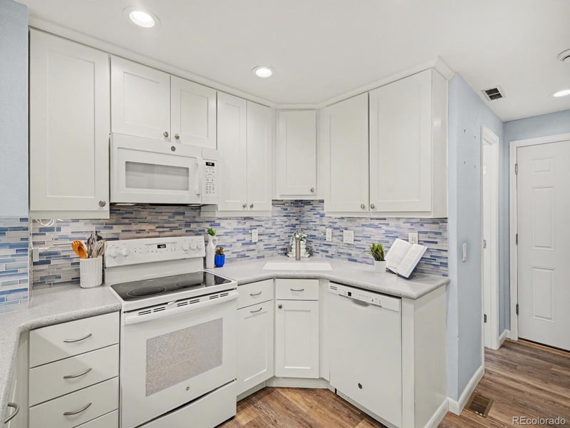 3030 S Macon Cir, Aurora, CO 80014