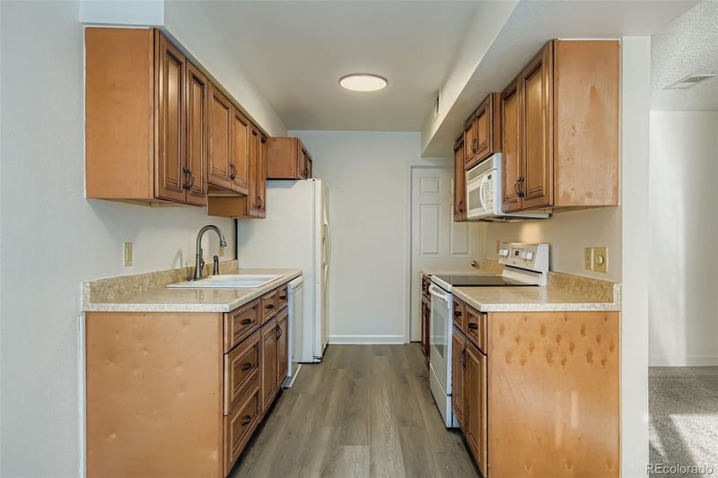 9864 Orangewood Dr, Denver, CO 80260