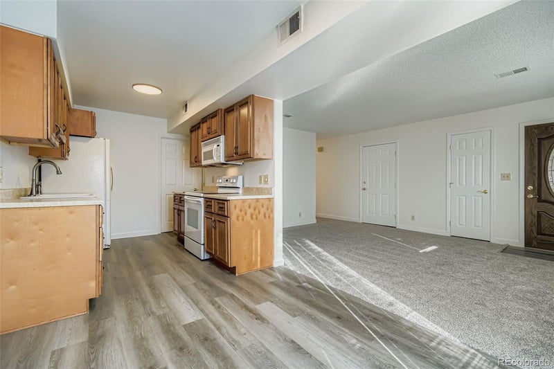 9864 Orangewood Dr, Denver, CO 80260