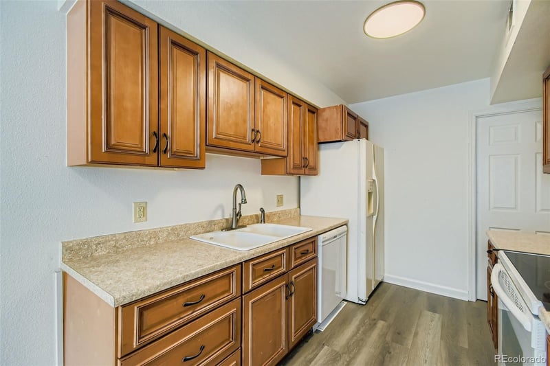 9864 Orangewood Dr, Denver, CO 80260