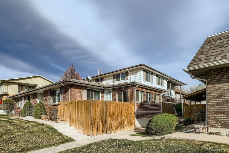 9864 Orangewood Dr, Denver, CO 80260