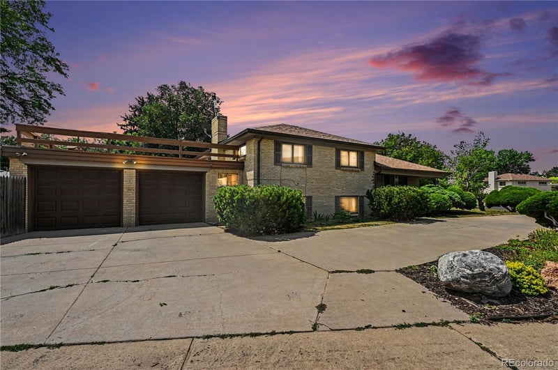 2398 Oakland St, Aurora, CO 80010