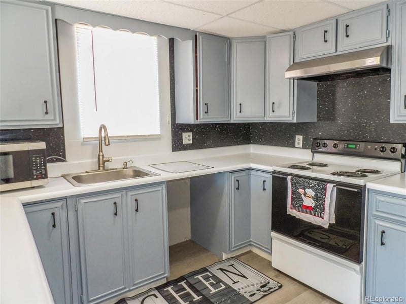 908 9th St, Pueblo, CO 81001