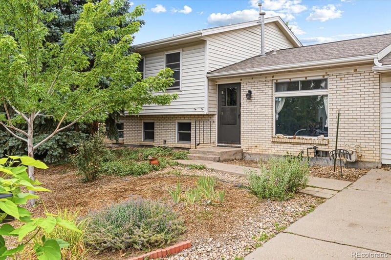 9755 Elizabeth St, Thornton, CO 80229