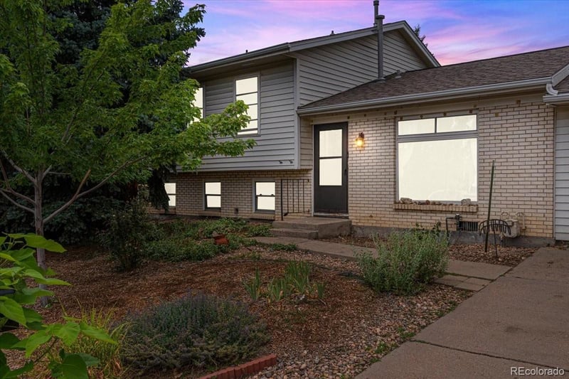 9755 Elizabeth St, Thornton, CO 80229