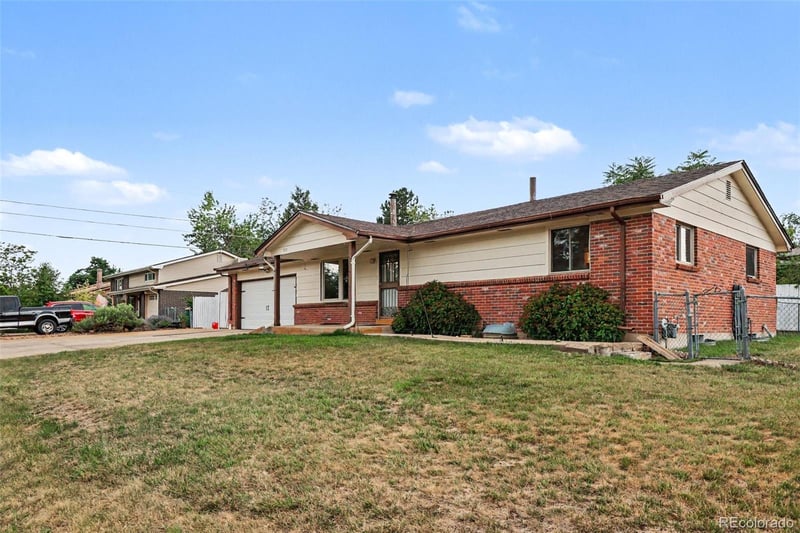 933 Nelson St, Lakewood, CO 80215