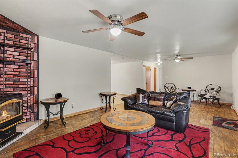 933 Nelson St, Lakewood, CO 80215
