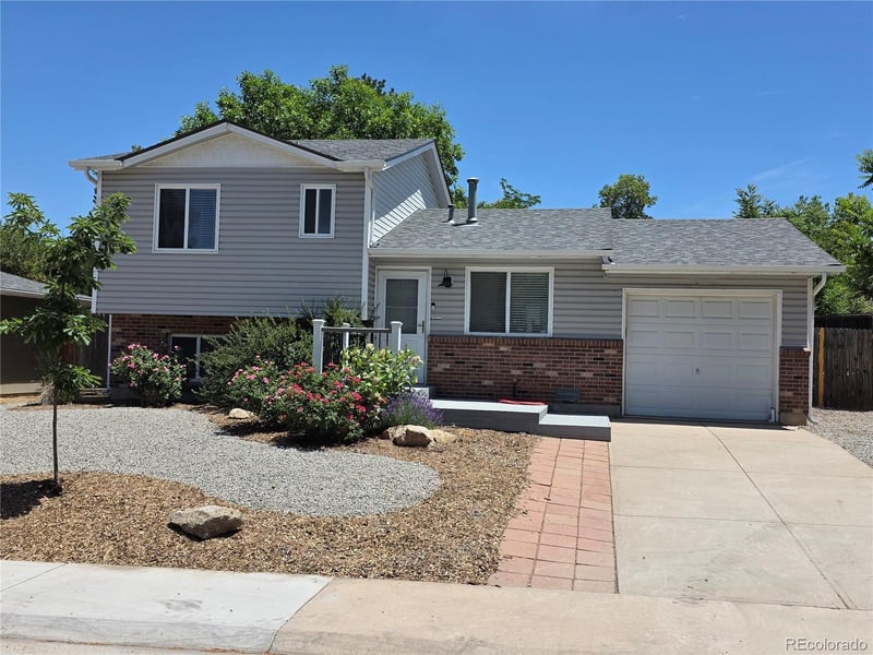 1830 Mobile St, Aurora, CO 80017